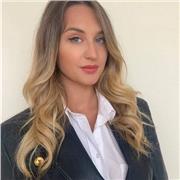 Laureata in lingue straniere impartisce lezioni private di lingua inglese per studenti delle scuole elementari, medie e superiori